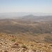 Bazm Chal - Ausblick am Gipfel in etwa südliche Richtung. Rechts ist auch eine Stück der Haraz-Road (Straße 77) zu sehen, die sich von Polur hinauf zum Pass bei Emamzadeh Hasan (ca. 2.700 m) windet.