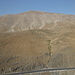 Zwischen Emamzadeh Hasan und Polur - Blick über Haraz-Road auf die Südflanken und zum Gipfel des Bazm Chal. Unsere Route verlief in der rechten Bildhälfte, der untere Abschnitt befindet sich geradeso außerhalb des Fotos.