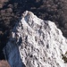 Il dente isolato (~ 1480 m) che costituisce il punto più alto della Cima 1478 a NW dei Sassi Palazzi. Cliccare per ingrandire (oppure [http://f.hikr.org/files/1651000.jpg qui])
