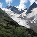 der Dschalowtschatskij-Gletscher biegt um die Ecke