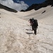 die letzten Höhenmeter durchs Schneefeld zum 3171 m hohen Alibek-Pass