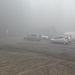 Am Parkplatz dichter Nebel