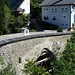 Eine uralte Spitzbogenbrücke in Grins.