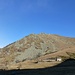 Nei pressi dell'Alpe Campo della Quara.<br />Dalle baite il sentiero (poco o per nulla visibile) sale sulla dorsale a destra.