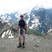 coole Margit auf dem Peak 3170 des Musat Tscheri - rechts dahinter in Wolken der Dombaj-Ulgen (4046 m)