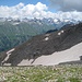 Blick nach NO in die vielen Kaukasus-Berge. die Gipfel haben hier dem Hauptkamm vogelagert meist so 3000 bis 3800 m.