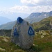 Gipfel-Stein auf dem Honeggerhorn. Im Hintergrund Bettmerhorn und Eggishorn