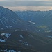 Zoom zum Achensee; links Rofan, rechts Karwendel.