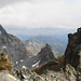 Bizarr ragen die Felstürme von Krone (vorne), Zahnspitze (mitte) und Fluchthorn aus der Schuttwüste 