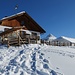 die Alpe Nemes Hütte mit dem Knieberg