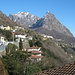 Monte Bronzone links und Monte dei Pizzoni rechts dominieren das östliche Ende des Val Solda 