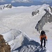 André auf dem obersten Nordwestgrat kurz vor dem Gipfel des Aletschhorns.

Dahinter ist der Äbeni-Flue-Firn mit dem Mittaghorn (3892m) und der Äbeni Flue (3962m).