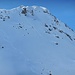 Hier stürzt sich gerade ein Skifahrer in den unverspurten Steilhang der Aleitenspitze (Warnstufe 3 oberhalb 1800m am Tourentag).