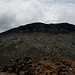 Pico - Blick vom Pico Piquinho in den Krater, der geradeso aus den Wolken herausragt.