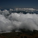 Pico - Ausblick vom Pico Piquinho in etwa östliche Richtung. Auch hier sind durch Wolkenlücken nur kleinere Bereiche der Insel zu sehen.