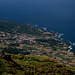 Ilha do Pico - Blick auf die Nordostküste der Insel. Zu sehen ist u. a. die Gemeinde Prainha im Concelho von São Roque do Pico. 