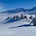 Hochplateau Alp Gulmen: Die Biese hat Schneeskulpturen geformt