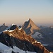 Breithorn mit Zwillingen und Gipfeln und Matterhorn im Morgensonnenschein