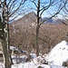 I volontari del Gruppo Antincendio scendono dopo aver chiuso il rifugio.