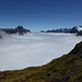 Blick vom Sattel Richtung Gulliver River und Milford Sound, unter einer Nebeldecke