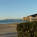 vor dem Start: Strand in Finale Ligure