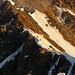 3er-Seilschaft im Aufstieg, der obere Schneegrat bildet die Schlüsselstelle der Tour, steil und vereist ist besonders vorsicht geboten