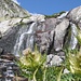 Beim Abstieg zum Oberalppass hat es hübsche Wasserfälle.