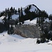 Unverspurte Winterlandschaft bei der Alphütte Le Lapé (1574m) die unter den Felsen des namenlosen Gipfelchens P.1717m liegt.