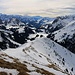 Rückblick unterhalb des Vorgipfel P.2124m auf den begnagnen Südwestgrat mit meiner Skispur. Im Hintergrund steht der Dent de Brenleire (2353m).