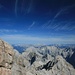 Gipfelkreuz Zugspitze, dahinter gleich der Jubiläumsgrat