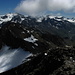 una zoommata della zona del passo del Cevedale e del monte omonimo e più a destra il ghiacciaio dei Forni