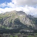 Kandersteger Hausberge: First und Howang<br />Für Axi : Der Grat der direkt vom First-Gipfel auf den Betrachter zu nach unten in den Steilwald abfällt, ist der Ostgrat.