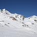 <b>Alcuni scialpinisti stanno risalendo i fianchi del Piz Larain (3009 m), una tra le mete più gettonate nella Val Fenga.</b>