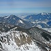 Im Nordosten verlässt die Tiroler Achen das Gebirge. Links Hochplatte, rechts Hochgern.