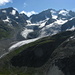 il piz Morterasch a sinistra,a destra il Bernina: seguendo la morena,poco sopra è situata la Toschervahutte