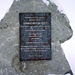 Gedenktafel für die Lawinenopfer aus Lü Daint im Winter 1951