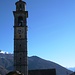 Der riesige Kirchturm von Intragna überragt das Dorf