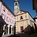 Kirche und Kirchplatz von Intragna im Centovalli