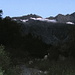 Zu früher Morgenstunde: Golegghorn bereits sichtbar, grauer nach rechts abfallender Buckel oberhalb Golegg-Gletscher neben den drei schwarzen Zacken (halblinks).