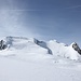 <b>A sinistra si attraversa il Chüebodengletscher, dal quale si possono raggiungere le diverse cime del Poncione di Cassina Baggio (2860 m), il Passo di Maniò (2713 m), nonché il Poncione di Maniò (2925 m).
<img src="http://f.hikr.org/files/160997k.jpg" /> 
Foto d'archivio dell'11.8.2009.</b>