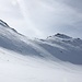 <b>Continuo quindi sul pianeggiante ghiacciaio puntando a quella che si chiama Cima 2814 m del Poncione di Cassina Baggio. </b>