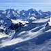 Winterhorn mit ein paar Spuren, dahinter Berner Hochalpen