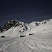 Gegen 2 Uhr morgens erreichte ich die Alp Ober Erbs mit der Skihütte auf 1700m. Darüber steht das untergehende Sternbild der Zwillinge (Gemini) und der der Erbser Stock (2182m).