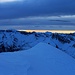Gipfelaussicht von Chärpf (2794,0m).<br /><br />Etwas weiter im Osten hätte ich wohl den Sonnenaufgang gesehen! Links sind Piz Segnas (rechts; 3098,6m) und Piz Sardona / Surenstock (links; 3055,8m) zu sehen, rechts ist der Glarner Vorab (3018m).