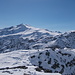 von links nach rechts: höchster Punkt des Fotos sind die Zufallspitzen (3700m/3757m), rechts daneben der Cevedale (3769m). Noch weiter nach rechts der Monte Pasquale (3553m). Ganz rechts die Butzenspitze (3300m)