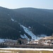 Die Skisprungschanze, hier werden auch Weltcupskispringen ausgetragen