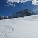 der Schneeschuhläufer langsamer - und weniger elegant unterwegs