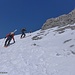 Die letzten 50 Höhenmeter tragen Alex und ich die Schi am Rücken, während Franz, unverdrossen, bis zum Gipfel mit den Schiern aufsteigt!
