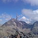 Auf dem Gipfel des Piz Polaschin. Hinten links Piz Julier, rechts Piz Albana.