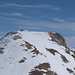 Der Gipfel des Roc d'Orzival ist recht flach. Allerdings liegt zwischen dem Vorgipfel und dem höchsten Punkt ein etwas ausgesetztes Grätchen